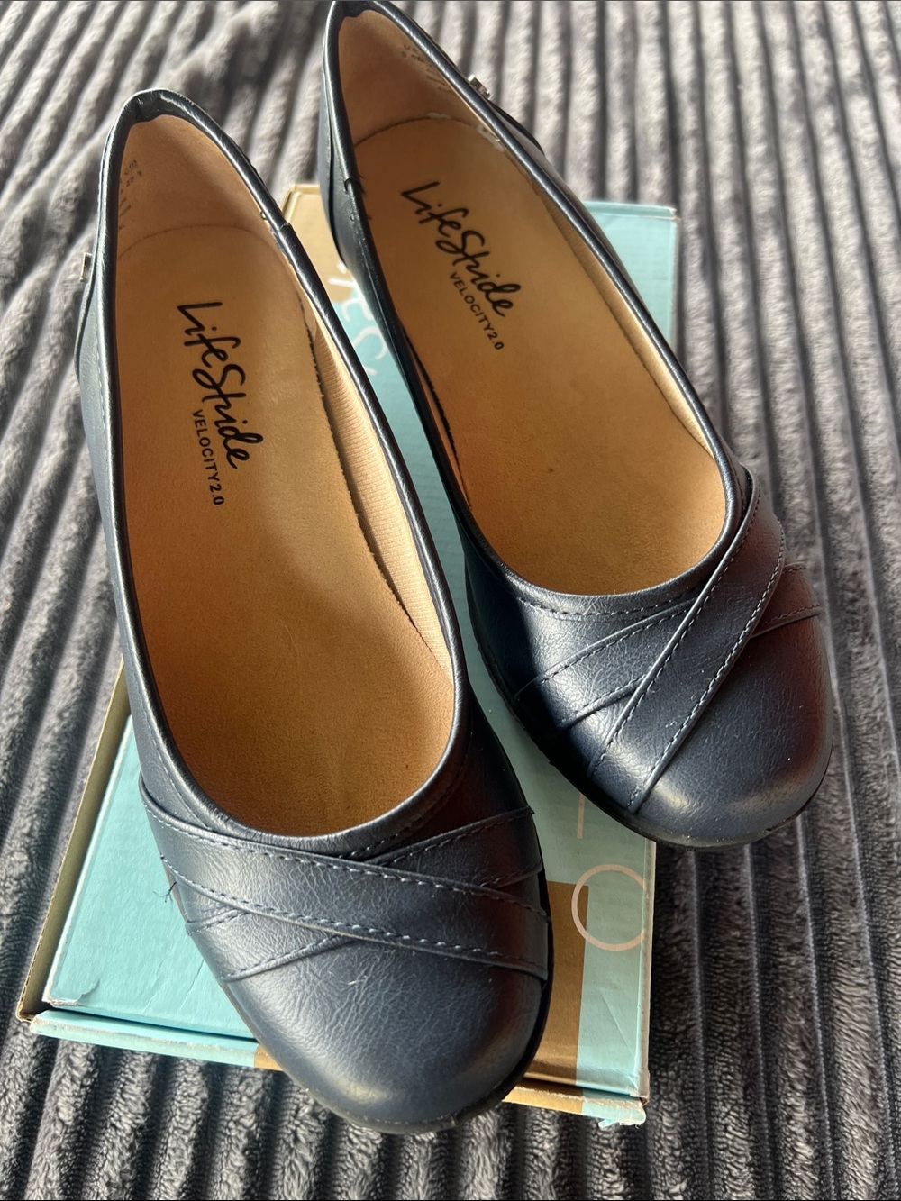 New in box Life Stride Black Women's Slip-On Ballet Flats